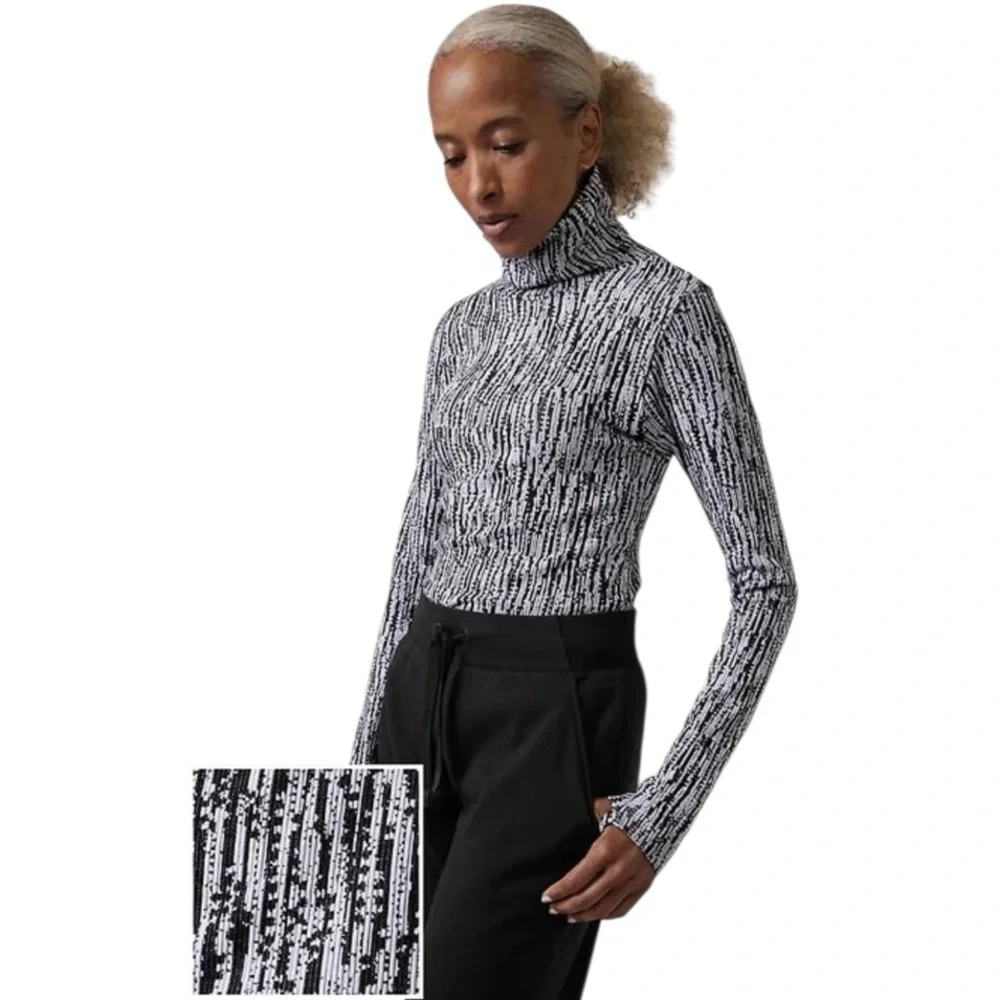 Athleta Flurry Elemental Turtleneck size M 983799